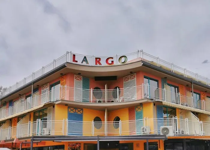 Largo Beach Hotel 酒店 3*