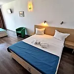 Largo Beach Hotel ホテル サニービーチ