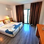 ホテル Largo Beach Hotel