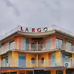 Largo Beach Hotel ホテル 3*