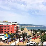 ホテル Largo Beach Hotel