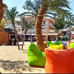 Largo Beach Hotel ホテル サニービーチ