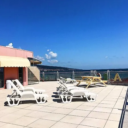 Largo Слънчев бряг